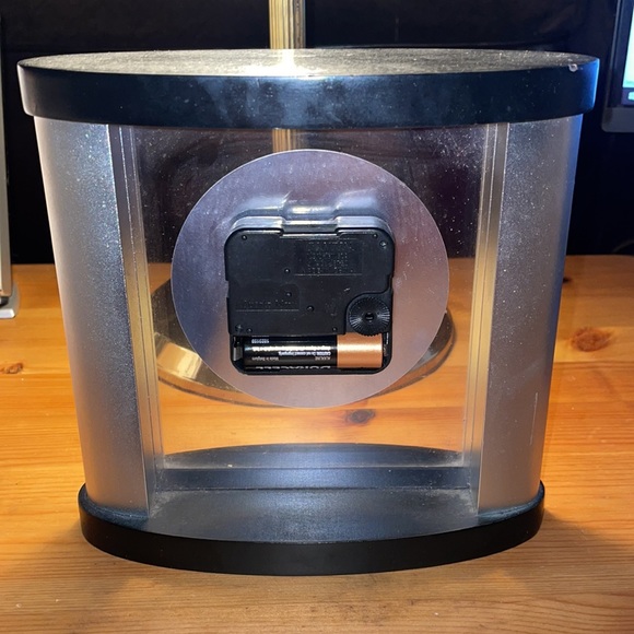 Quartz Clock GUC 7.5”x7.5” - Picture 2 of 3